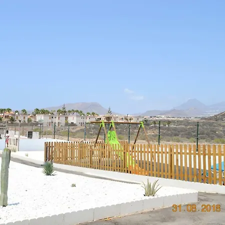 New Renovated Duplex Near The Ocean Located In Tenerife Sur דירה *
