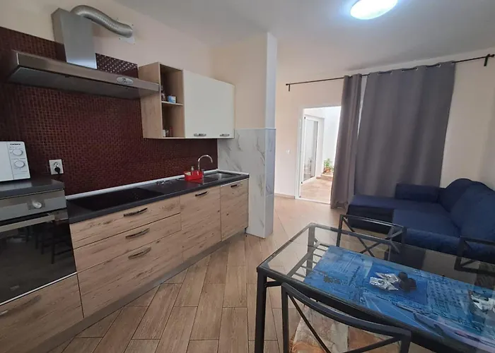 New Renovated Duplex Near The Ocean Located In Tenerife Sur Apartamento